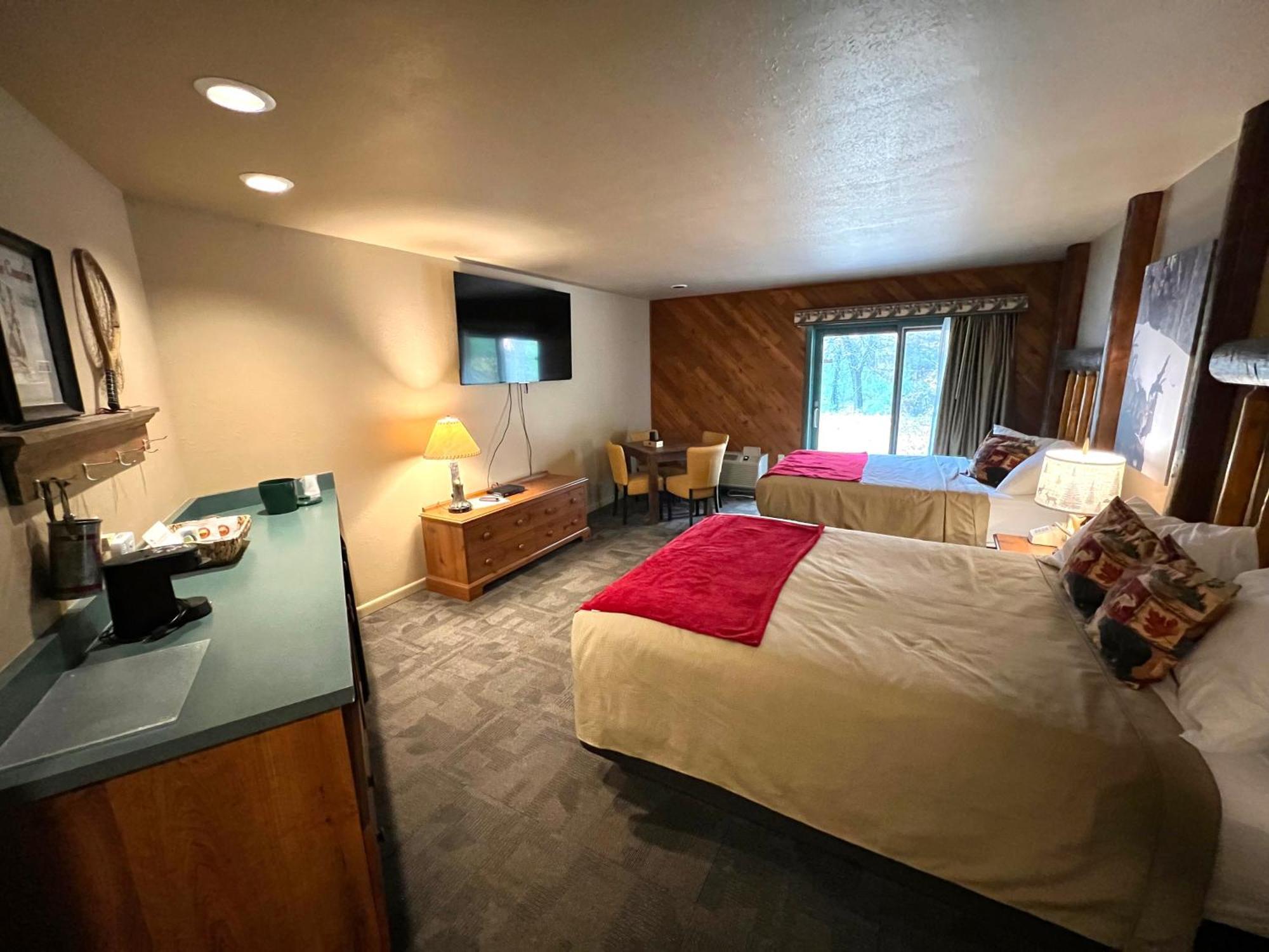 Saint Germain Whitetail Lodge מראה חיצוני תמונה